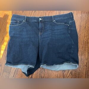 Torrid bombshell Bermuda short size 28